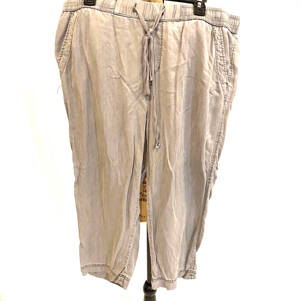 Capri pull on